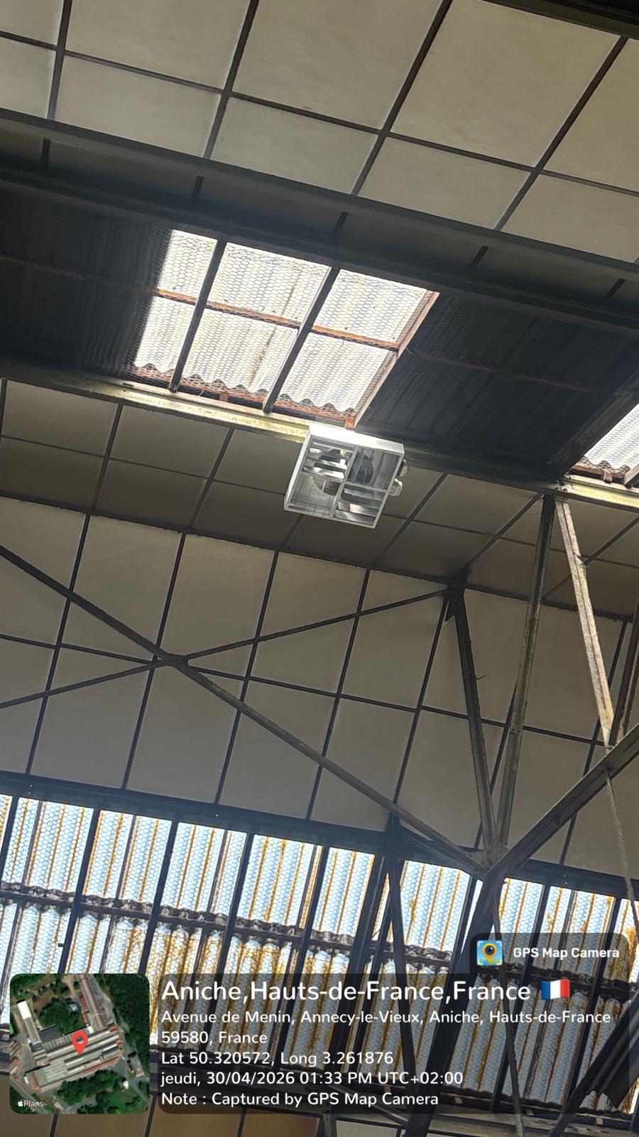Destratificateur d'air installé sous charpente métallique