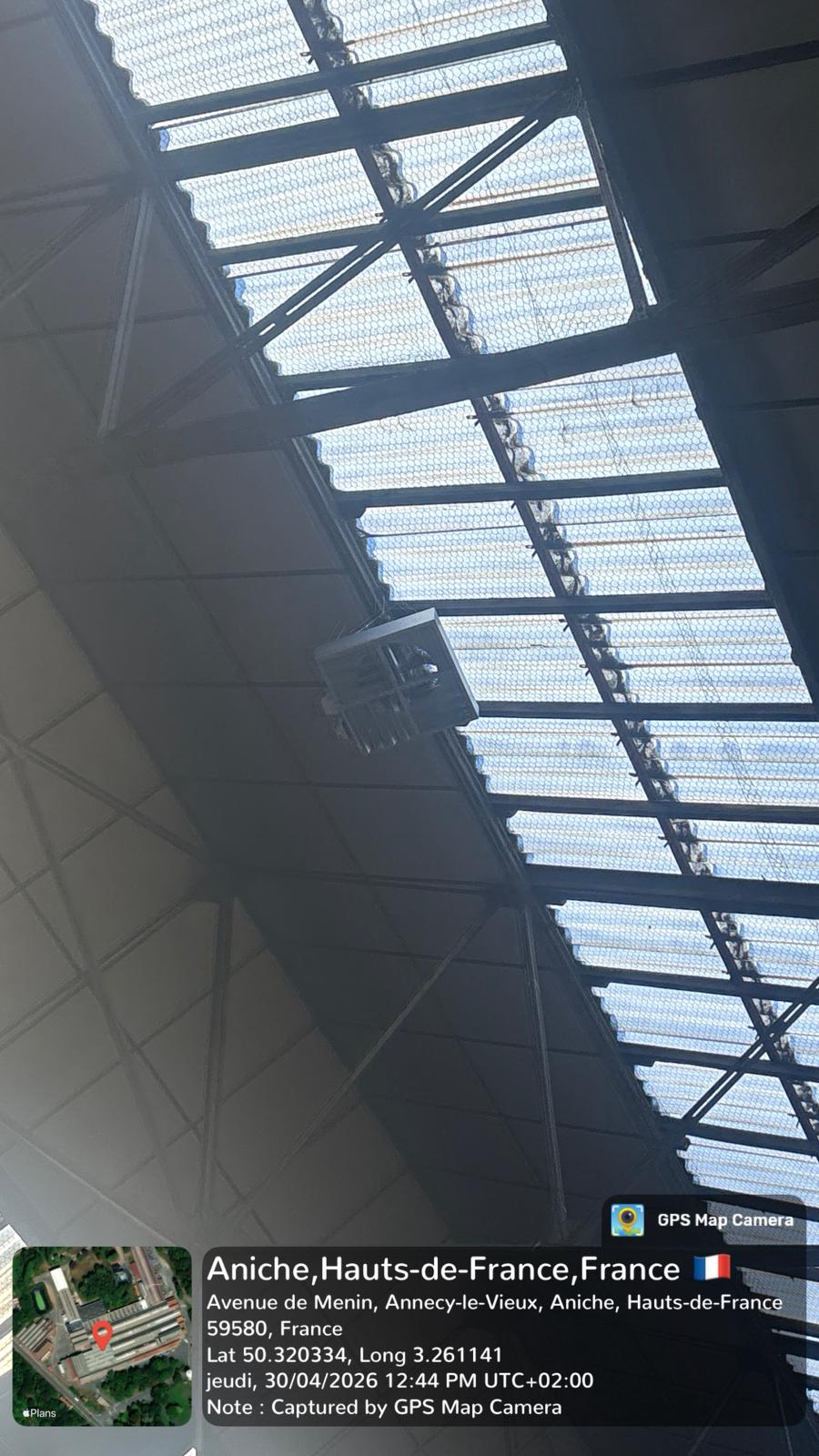 Destratificateur installé sous toiture industrielle