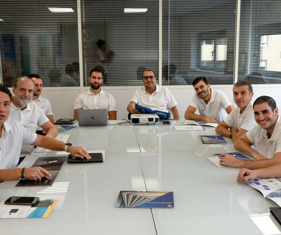 Équipe commerciale en réunion